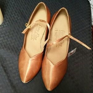 🆕 Very fine signature dance shoes